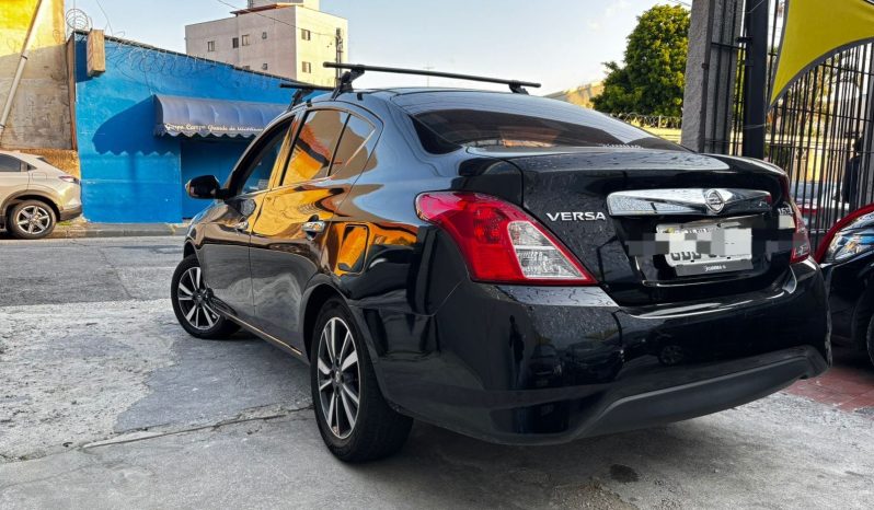 
								Nissan Versa SL full									