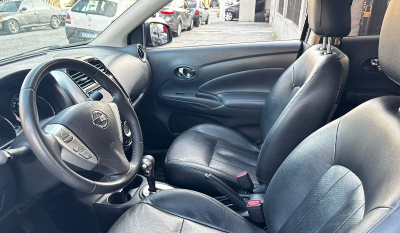 
								Nissan Versa SL full									