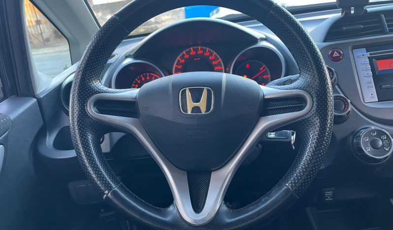 
								HONDA FIT LX full									